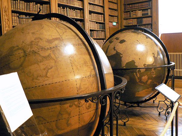 XVIIIth century old globes chalon sur saone library