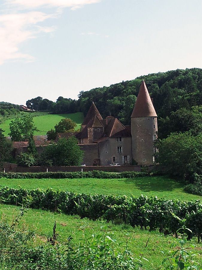 Chateau de Nobles sur la jolie route entre Cormatin et Brancion